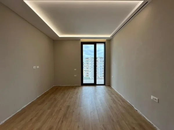 Tirane, shitet apartament 2+1+Ballkon Kati 5, 145 m² 670.000 € (Komuna e Parisit)