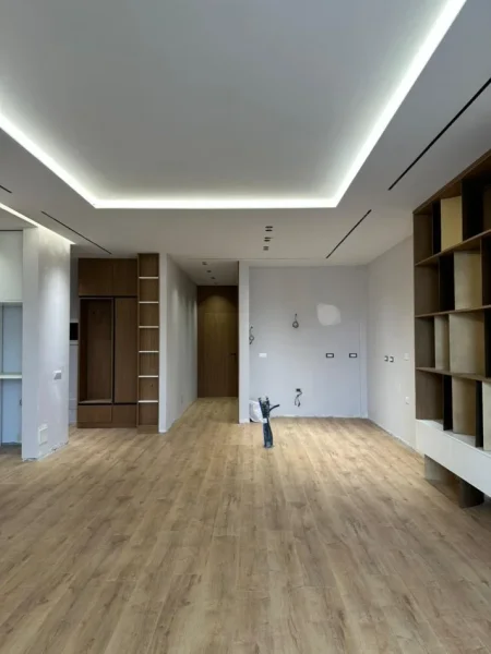 Tirane, shitet apartament 2+1+Ballkon Kati 5, 145 m² 670.000 € (Komuna e Parisit)