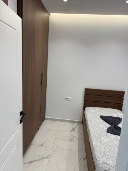Tirane, jepet me qera apartament 1+1+Ballkon Kati 3, 55 m² 450 € 