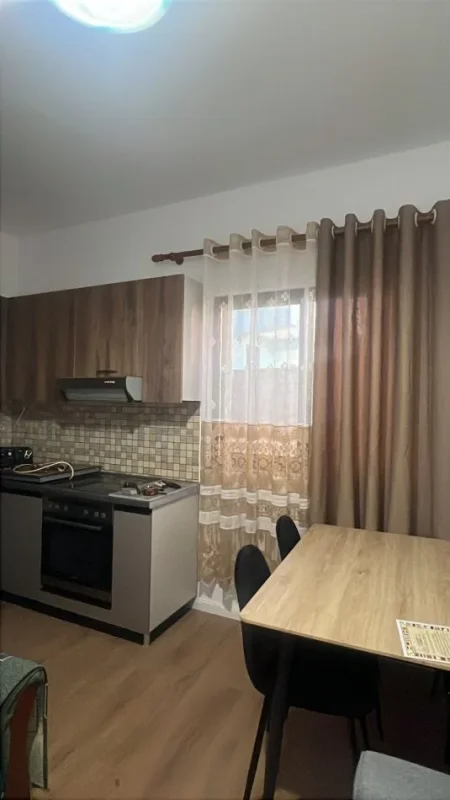 Tirane, jepet me qera apartament 1+1+Ballkon Kati 1, 60 m² 400 € 