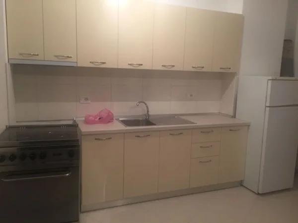 Tirane, jepet me qera apartament 2+1 Kati 2, 113 m² 500 € (ASTIR)