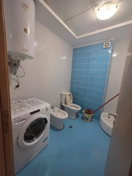 Tirane, jepet me qera apartament 1+1+Ballkon Kati 2, 68 m² 500 € 