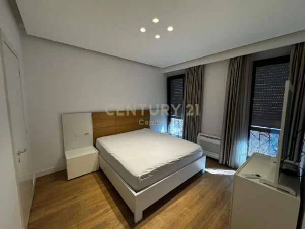 Tirane, jepet me qera apartament 3+1+Ballkon Kati 6, 170 m² 1.500 € (rruga e barrikadave)