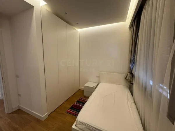 Tirane, jepet me qera apartament 3+1+Ballkon Kati 6, 170 m² 1.500 € (rruga e barrikadave)
