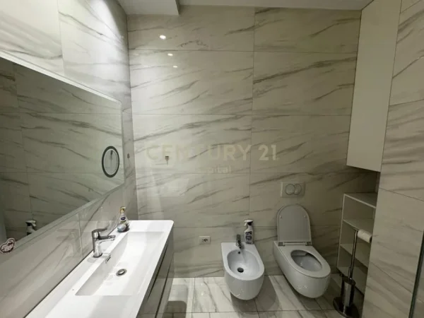 Tirane, jepet me qera apartament 3+1+Ballkon Kati 6, 170 m² 1.500 € (rruga e barrikadave)