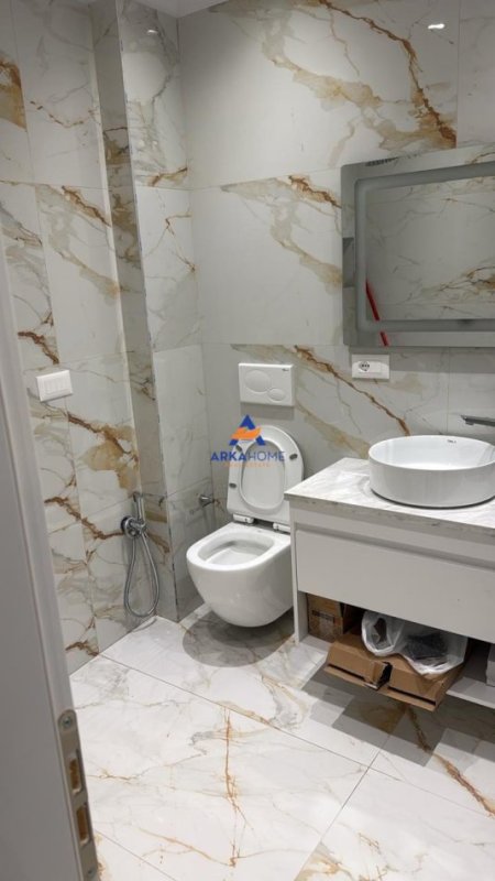 Tirane, jepet me qera ambjent biznesi Kati 2, 60 m² 800 € 