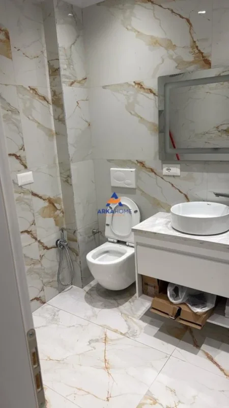 Tirane, jepet me qera ambjent biznesi Kati 2, 60 m² 800 € 
