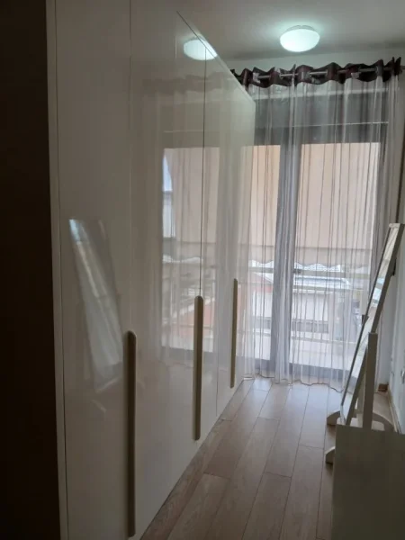 Tirane, jepet me qera apartament 2+1 Kati 4, 100 m² 700 € (RRUGA PETI)