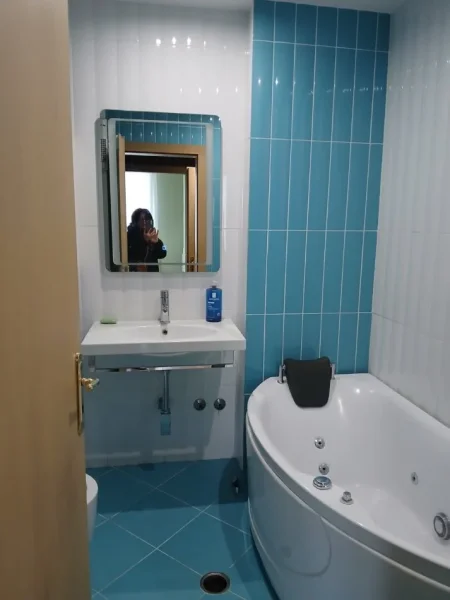 Tirane, jepet me qera apartament 2+1 Kati 4, 100 m² 700 € (RRUGA PETI)