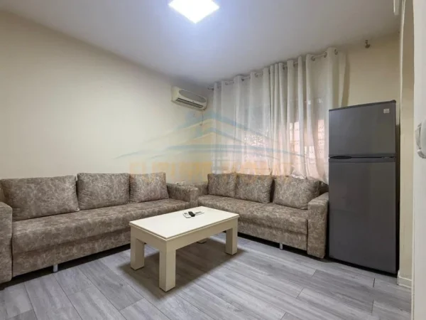 Tirane, jepet me qera 1+1 Kati 1, 60 m² 600 € (Myslym shyr)