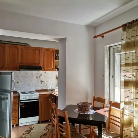 Tirane, jepet me qera apartament 2+1 Kati 2, 75 m² 600 € (PAZARI I RI)
