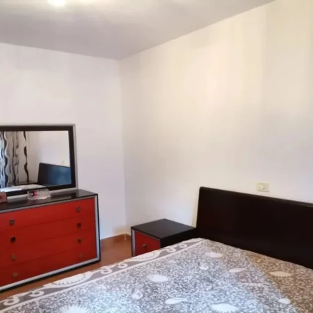 Tirane, jepet me qera apartament 2+1 Kati 2, 75 m² 600 € (PAZARI I RI)