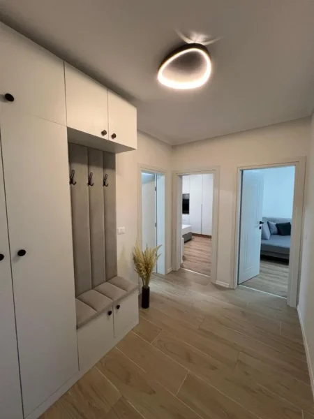 Tirane, jepet me qera apartament 2+1+Ballkon Kati 3, 87 m² 750 € (STADIUMI DINAMO)