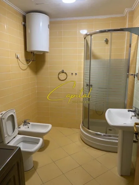 Tirane, jepet me qera apartament 1+1 Kati 3, 75 m² 500 € (LIQENI I THATE)