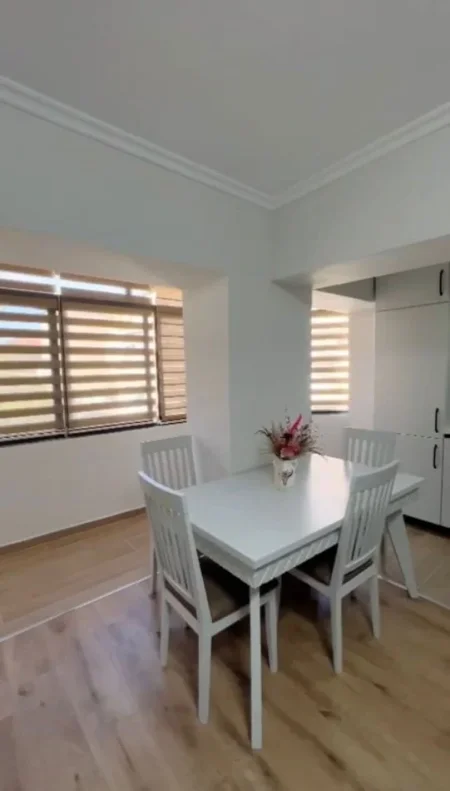 Tirane, jepet me qera apartament 2+1 Kati 3, 75 m² 750 € (Vasil Shanto)