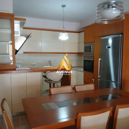 Tirane, jepet me qera apartament 2+1 Kati 4, 700 € Liqeni i Thate Tirane
