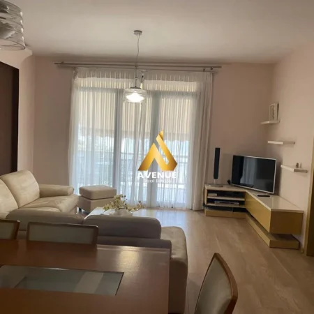 Tirane, jepet me qera apartament 2+1 Kati 4, 700 € Liqeni i Thate Tirane
