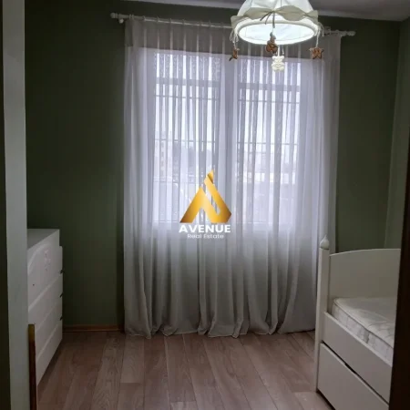 Tirane, jepet me qera apartament 2+1 Kati 4, 700 € Liqeni i Thate Tirane