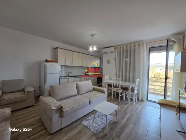 Vlore, jepet me qera apartament 1+1+Ballkon Kati 5, 70 m² 500 € (Ruga Sazani)