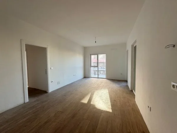 Tirane, shes apartament 2+1+Aneks+Ballkon Kati 3, 95 m² 123.500 € (casa italia)