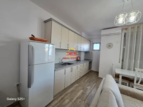 Vlore, jepet me qera apartament 1+1+Ballkon Kati 5, 70 m² 500 € (Ruga Sazani)