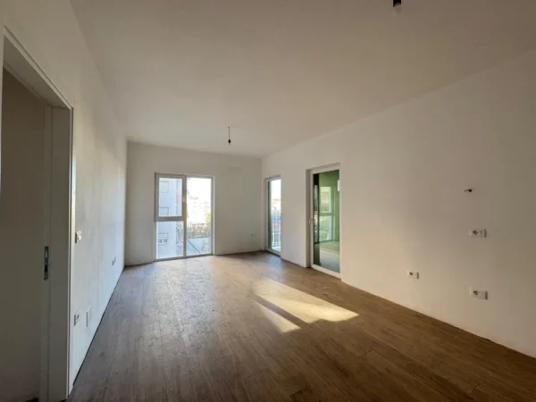 Tirane, shes apartament 2+1+Aneks+Ballkon Kati 3, 95 m² 123.500 € (casa italia)