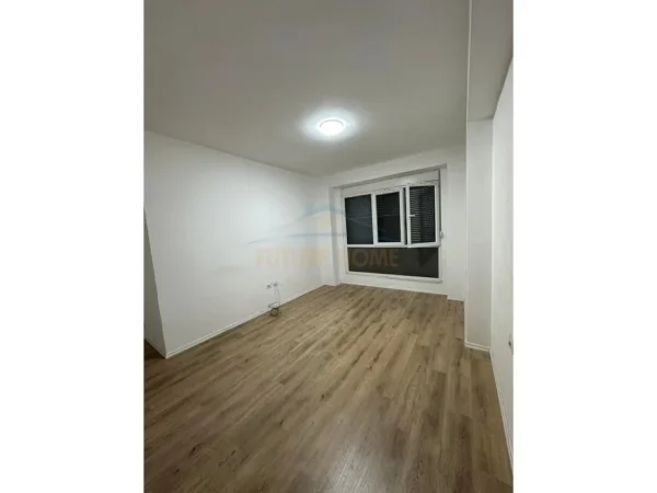 Tirane, jepet me qera apartament 3+1 Kati 2, 142 m² 800 € 