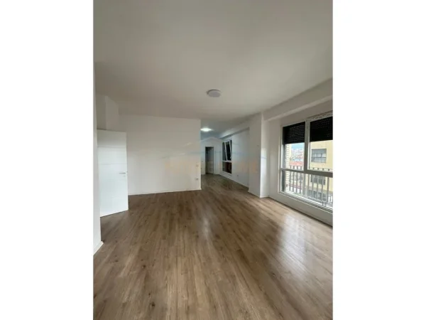 Tirane, jepet me qera apartament 3+1 Kati 2, 142 m² 800 € 