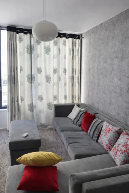 Tirane, jepet me qera apartament 2+1+Ballkon Kati 2, 80 m² 400 € (Misto Mame)