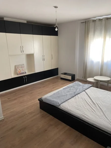 Tirane, jepet me qera apartament 2+1+Ballkon Kati 2, 80 m² 400 € (Misto Mame)