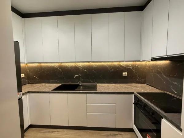 Tirane, jepet me qera apartament 2+1+Ballkon Me Post Parkimi Kati 4, 117 m² 700 € (AKSES TIRANA , DOGANA)