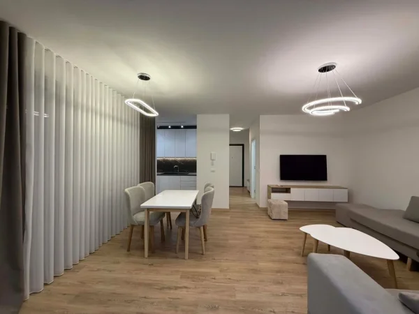 Tirane, jepet me qera apartament 2+1+Ballkon Me Post Parkimi Kati 4, 117 m² 700 € (AKSES TIRANA , DOGANA)