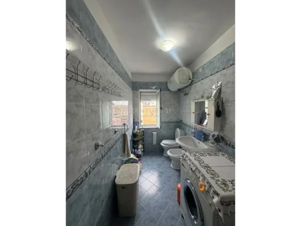 Tirane, shitet apartament 2+1 , 75 m² 128.000 € (Ruga Todi Shkurti, Ish tregu elektrik)