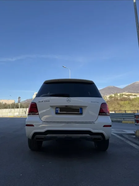 Tirane, shes SUV 2015 MERCEDES BENZ GLK 250 BlueTec AMG LINE FULL PANORAMA Nafte, e bardhë automatik Klima 212.000 km 13.800 €