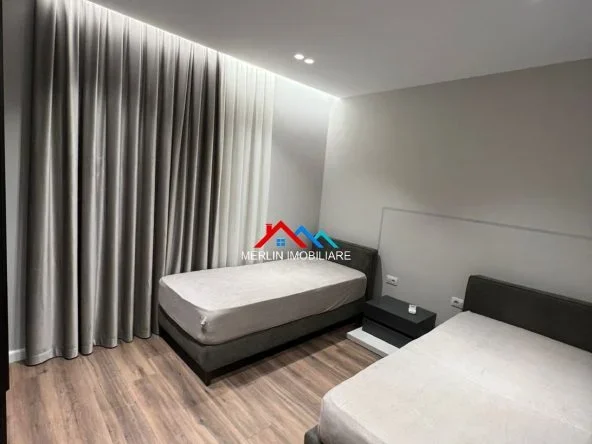 Tirane, jepet me qera apartament 2+1+Ballkon Kati 7, 84 m² 700 € (RRUGA E DAFINAVE,ISH FUSHA E AVIACIONIT)