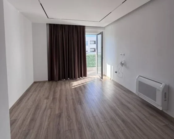 Tirane, jepet me qera zyre Kati 7, 110 m² 900 € (vasil shanto)