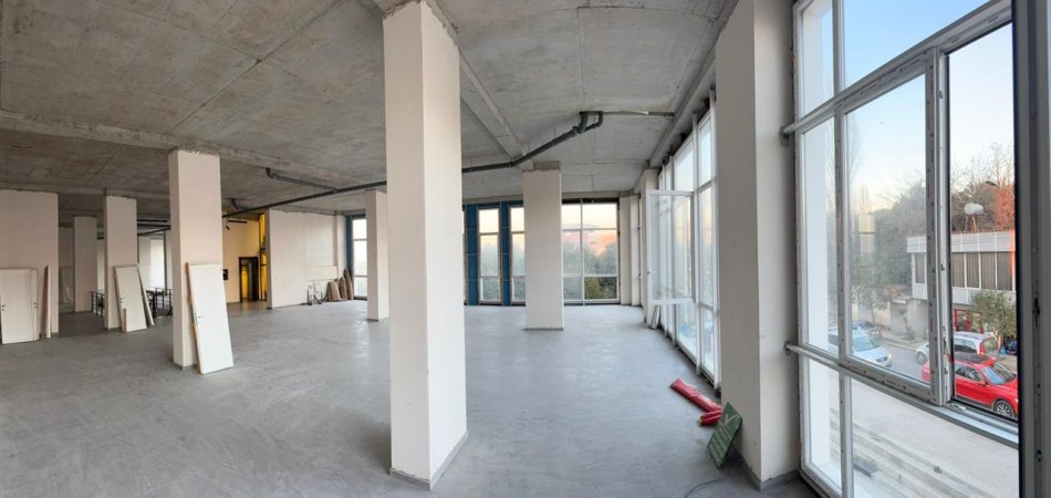 Tirane, jepet me qera zyre Kati 1, 550 m² 3.200 € (BULEVARDI I RI)