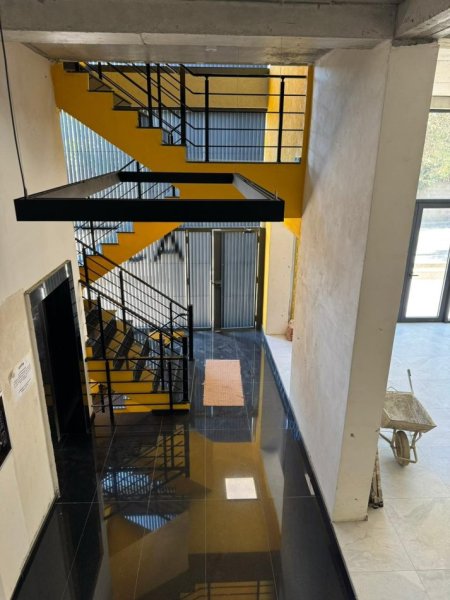 Tirane, jepet me qera zyre Kati 1, 550 m² 3.200 € (BULEVARDI I RI)