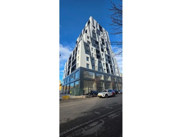 Tirane, jepet me qera ambjent biznesi , 200 m² 4.500 € 