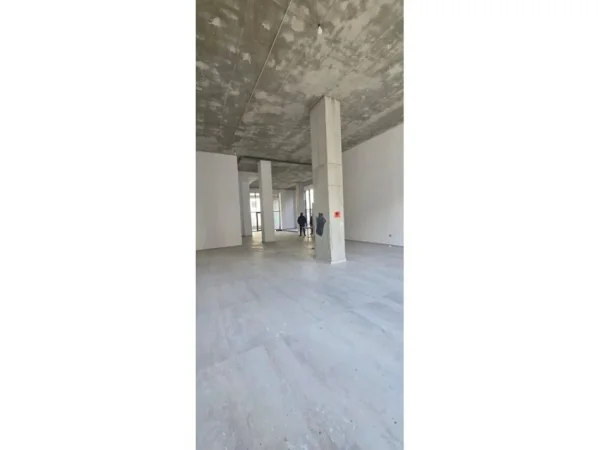 Tirane, jepet me qera ambjent biznesi , 200 m² 4.500 € 
