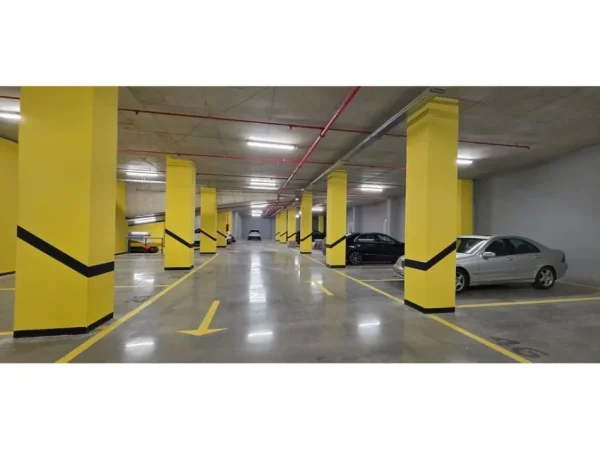 Tirane, jepet me qera ambjent biznesi , 200 m² 4.500 € 