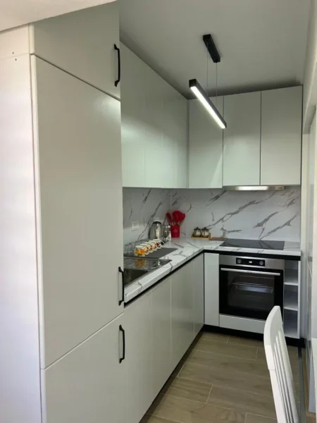 Tirane, jepet me qera apartament 2+1+Ballkon Kati 3, 90 m² 750 € (STADIUMI DINAMO)