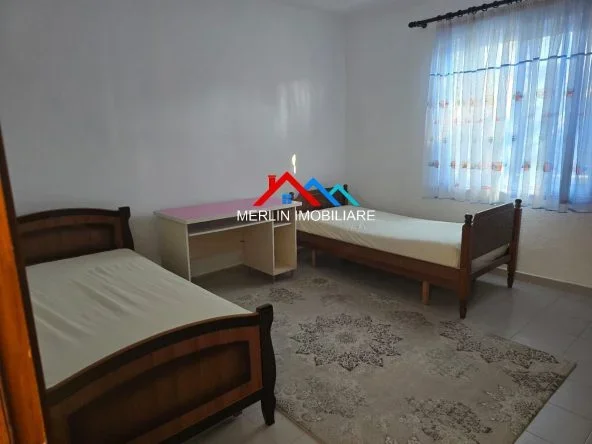 Tirane, jepet me qera apartament 2+1+Ballkon Kati 1, 120 m² 415 € (RRUGA IMZOT MARK SOPI,LAPRAKE)