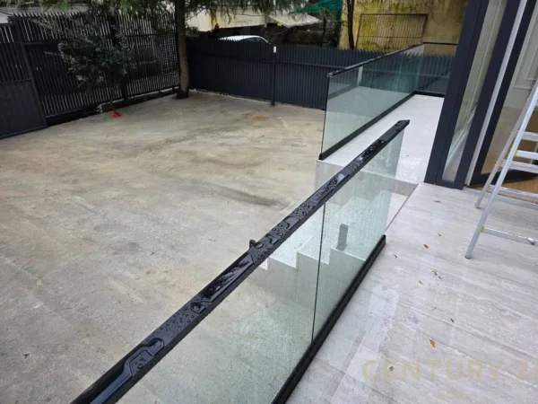 Tirane, shes apartament 2+1+Aneks+Ballkon , 166 m² 