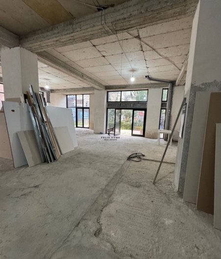 Tirane, jepet me qera dyqan Kati 0, 210 m² 1.400 € (BRR)