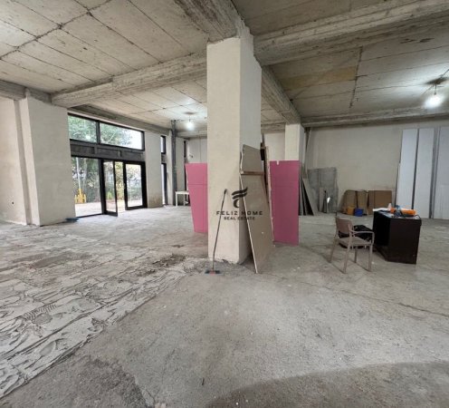 Tirane, jepet me qera dyqan Kati 0, 210 m² 1.400 € (BRR)