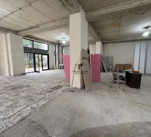 Tirane, jepet me qera dyqan Kati 0, 210 m² 1.400 € (BRR)