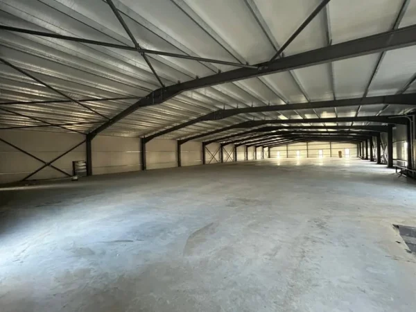 Tirane, jepet me qera ambjent biznesi , 4.500 m² (Tufine)