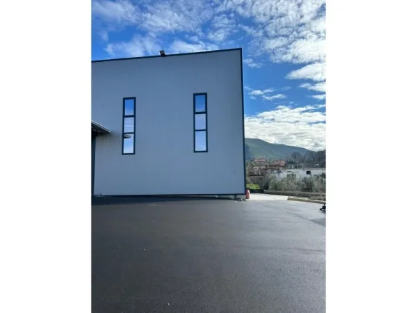 Tirane, jepet me qera ambjent biznesi , 4.500 m² (Tufine)