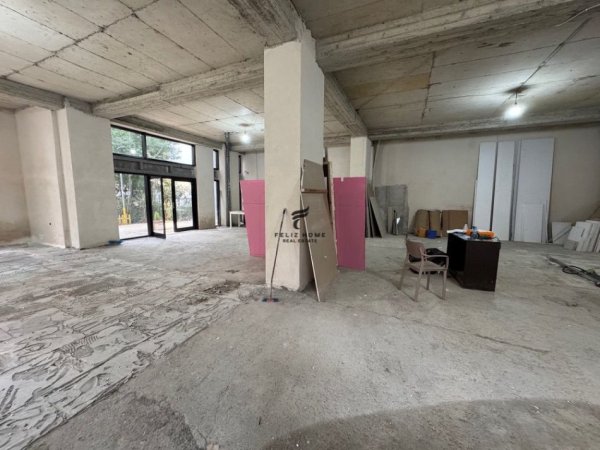 Tirane, jepet me qera zyre Kati 0, 210 m² 1.400 € (BRRYLI)